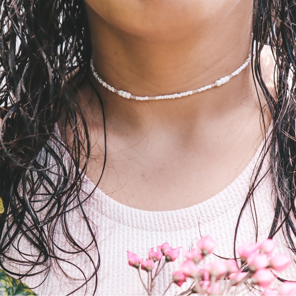 White‎ Beaded Choker